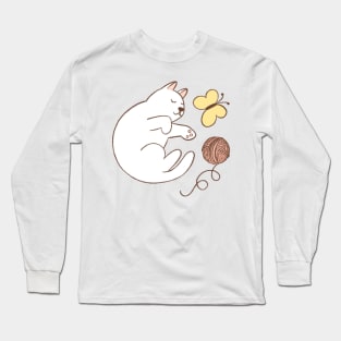 Cute white cat with ball of thread and butterfly Long Sleeve T-Shirt
